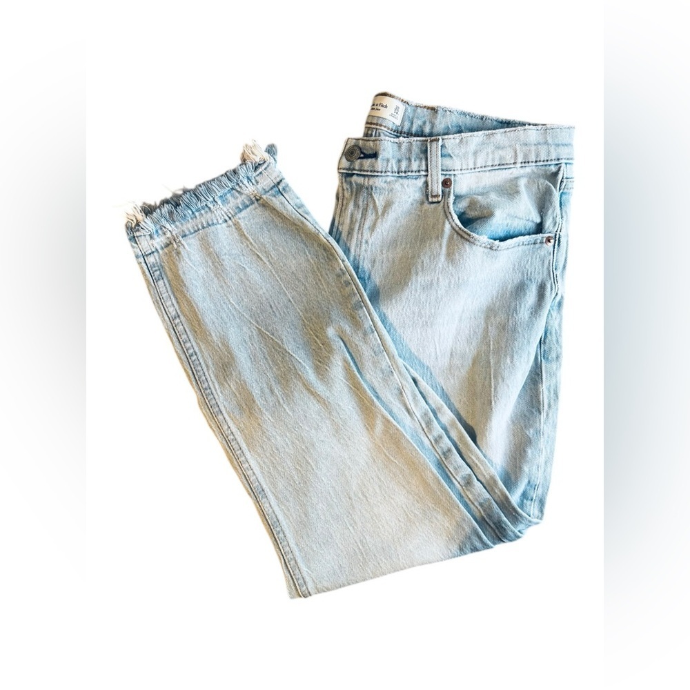 Abercrombie & Fitch Curve Love Mom Jeans High Rise Light Wash Frayed Hem Size 32